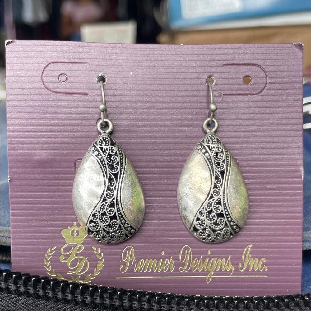 Premier Designs Silver and White Teardrop Earrings